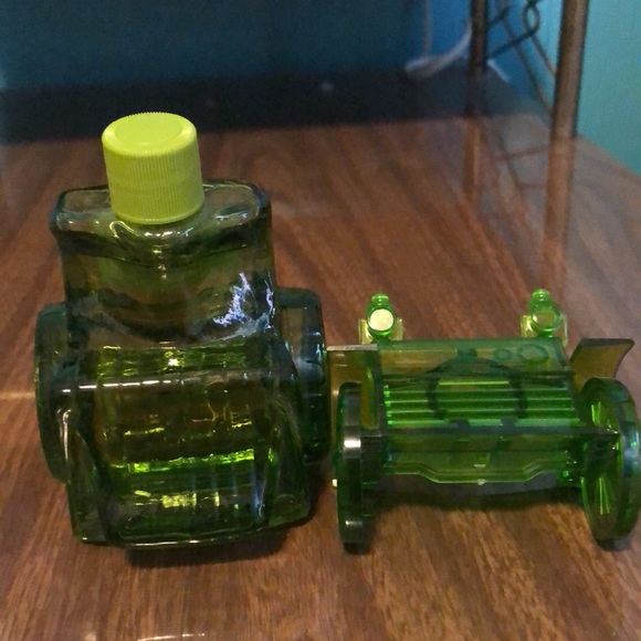 Vintage Avon After shave decanter. Still full. - Picture 8 of 8